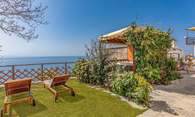 Furore House | Stunning home in Furore SA with WiFi