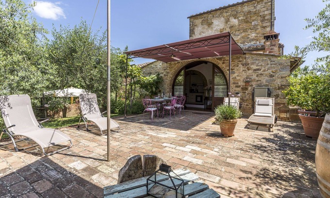 Poggibonsi Villa | Stunning private villa with A/C, WIFI, pool, TV, veranda and panoramic view, close to San Gimign.
