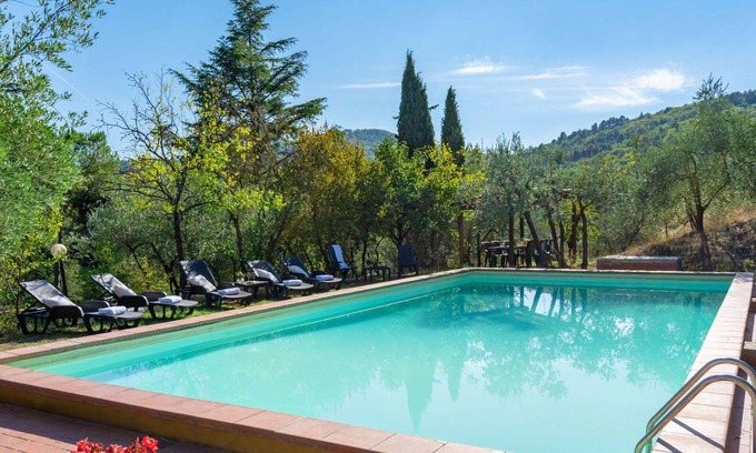 Montevarchi Villa | Stunning private villa with WIFI, private pool, TV, balcony, pets allowed and panoramic view