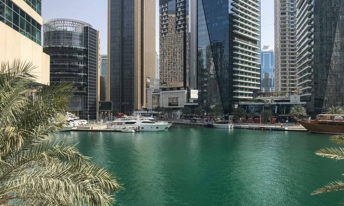 Dubai Marina Apartment | Stylish & Vibrant 1BR Apartment in Dubai Marina