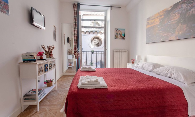 Historical Center Apartment | The Overlooking the Cribs Apartment