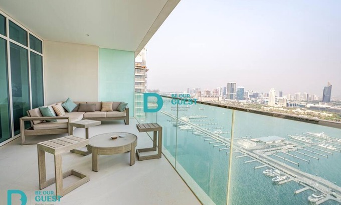 Dubai Marina Apartment | Three Bedroom Apartment with Panoramic Sea view