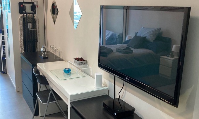 Jumeirah Lake Towers Apartment | Top luxurious fully furnished 5* studio in JLT