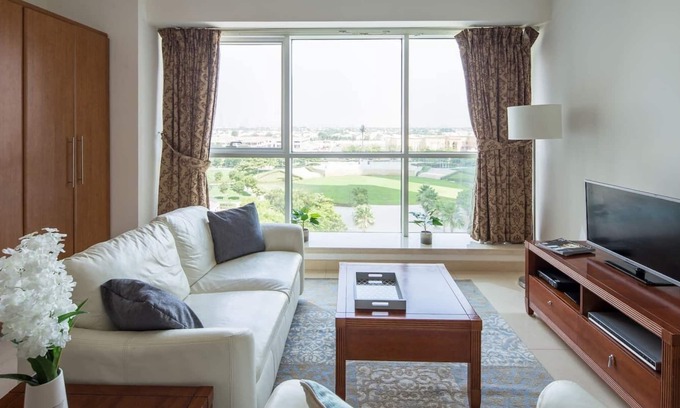 Jumeirah Lake Towers Apartment | Tranquil Studio in JLT with Lovely Views!