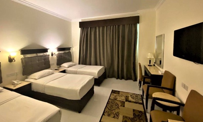 Al Muraqqabat House | Triple Room With Swimming Pool With Swimming Pool