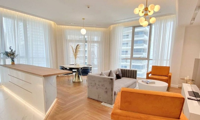 Dubai Marina Apartment | Vibrant Two Bedroom in the Marina