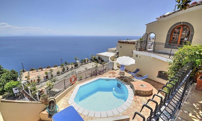 Praiano Villa | Villa Elvira: A splendid and luminous three-story villa built sheer above the sea, with Free WI-FI.