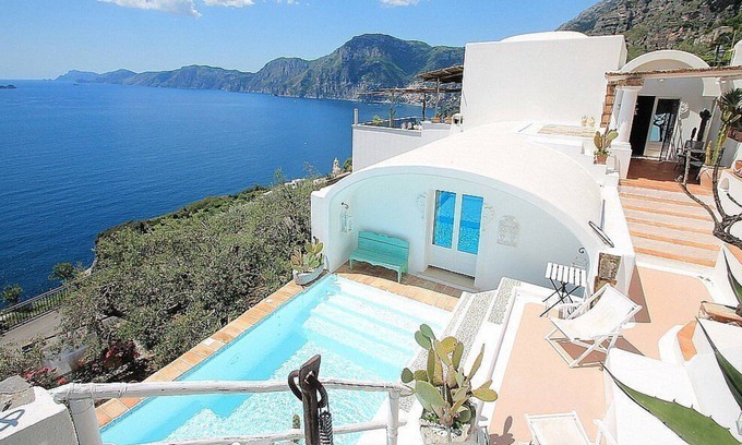 Praiano Villa | Villa Stile, fully refundable with voucher*: A splendid and luminous three-story historical villa located on a hillside, facing the sea, with Free WI-FI.