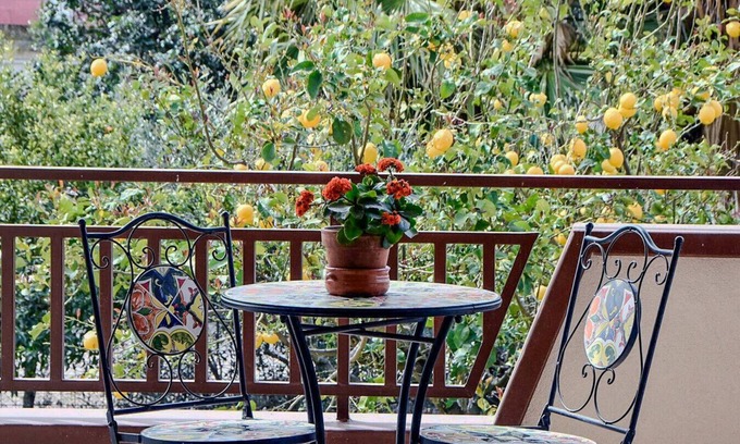 Eboli Apartment | Villa the Scent of Oranges