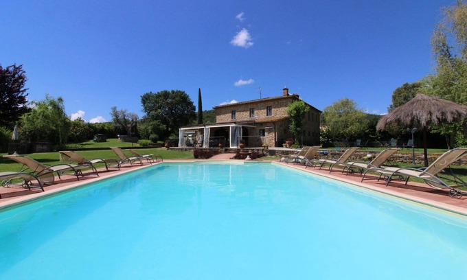 Civitella in Val di Chiana Villa | Wonderful private villa for 16 guests with WIFI, private pool, TV and pets allowed, close to Are.