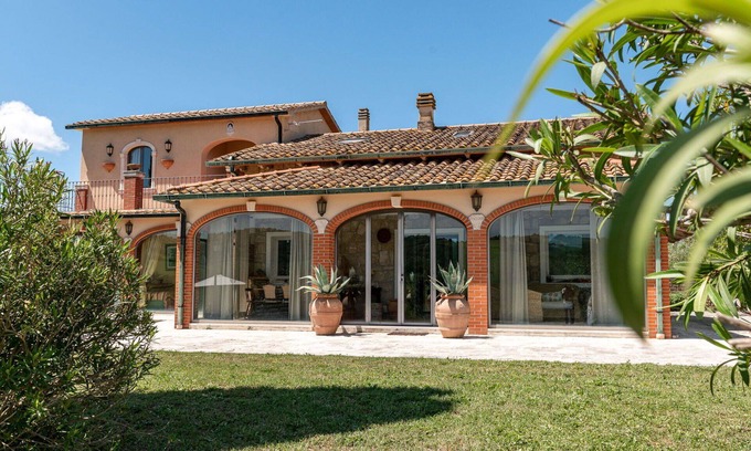 Manciano Villa | Wonderful private villa for 9 people with WIFI, private pool, A/C, patio and pets allowed