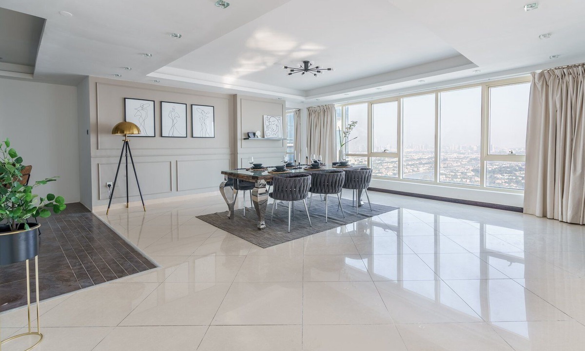 Jumeirah Lake Towers Apartment | GuestReady - Penthouse with a Private Pool