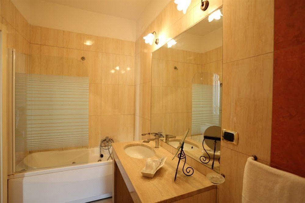 Photo of Bathroom in Historical Center