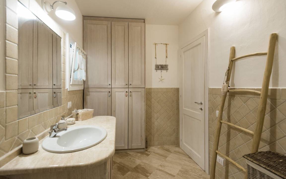 Photo of Bathroom in Baia Caddinas
