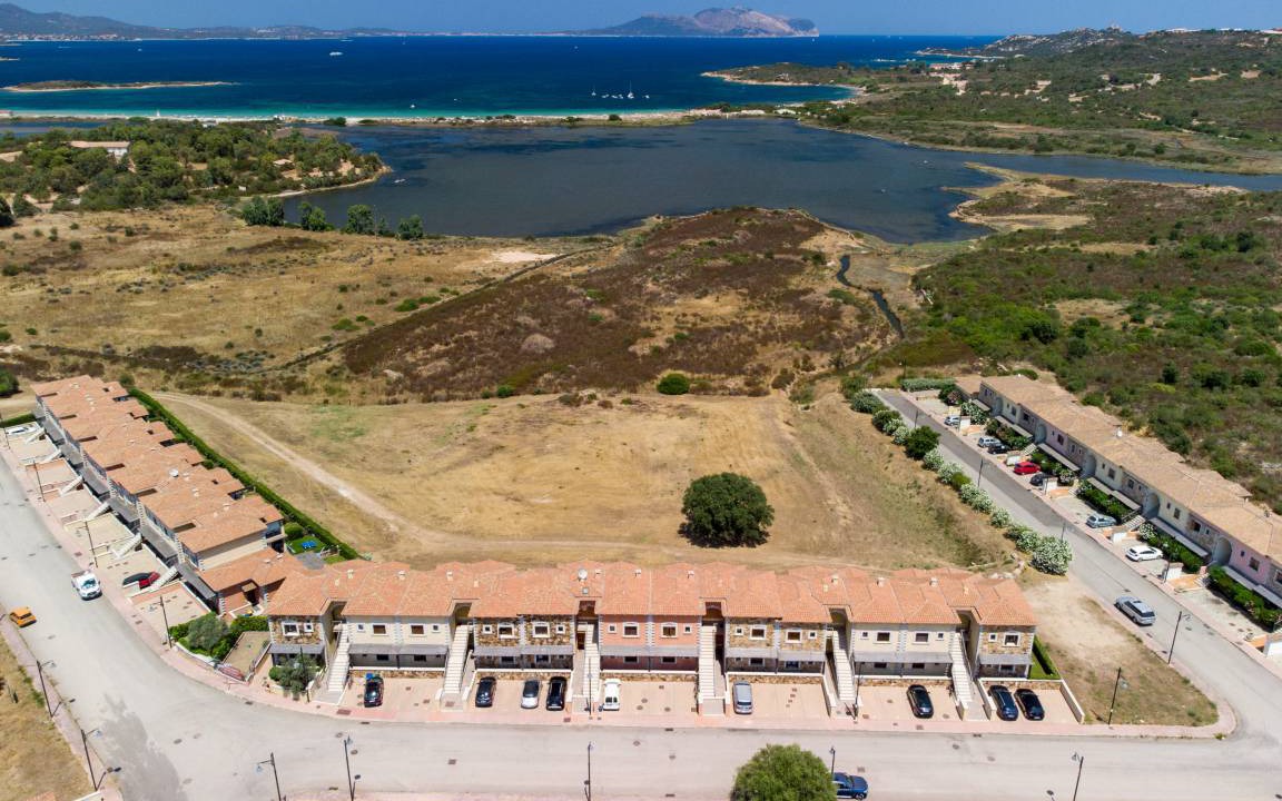 Photo of Buildings in Murta Maria