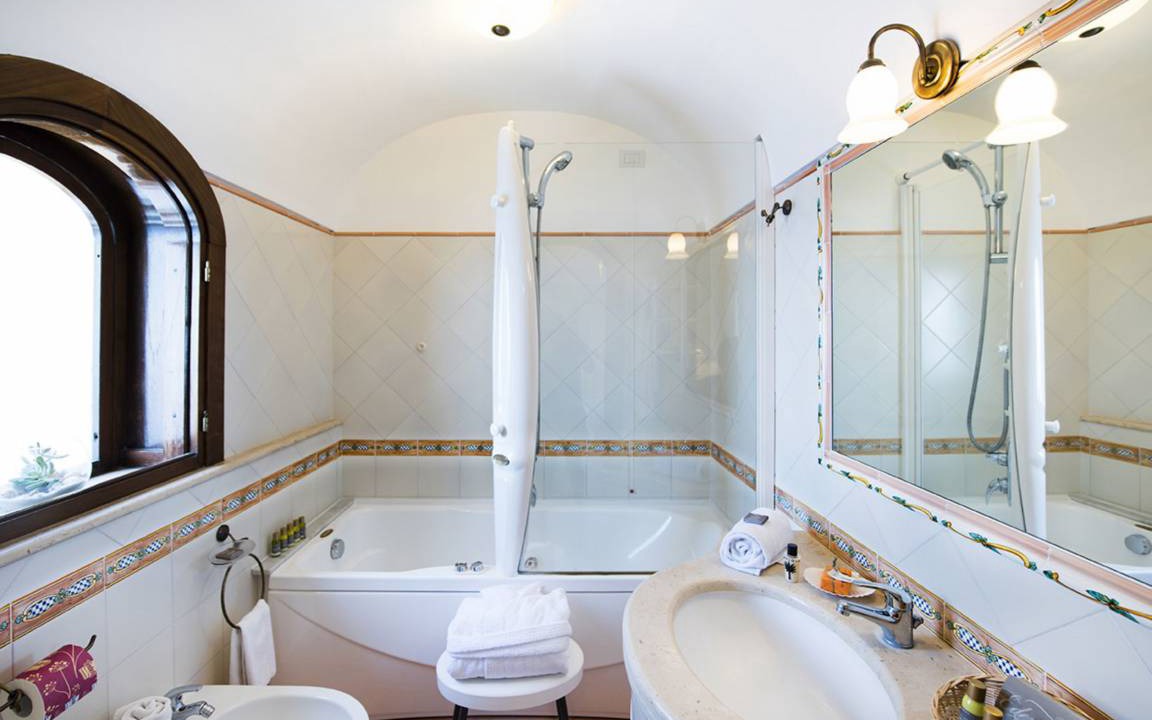 Photo of Bathroom in Path of the Gods