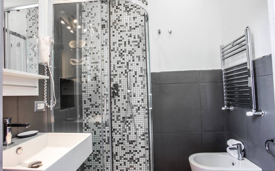Photo of Bathroom in Naples City Centre