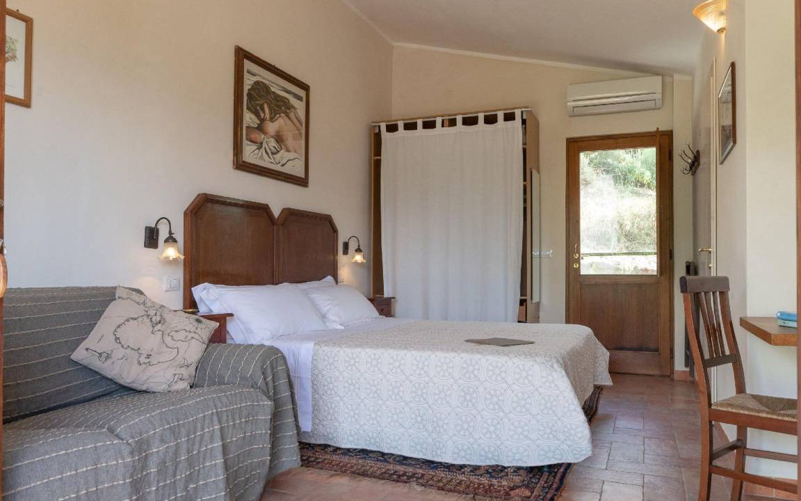 Photo of Others in Saturnia
