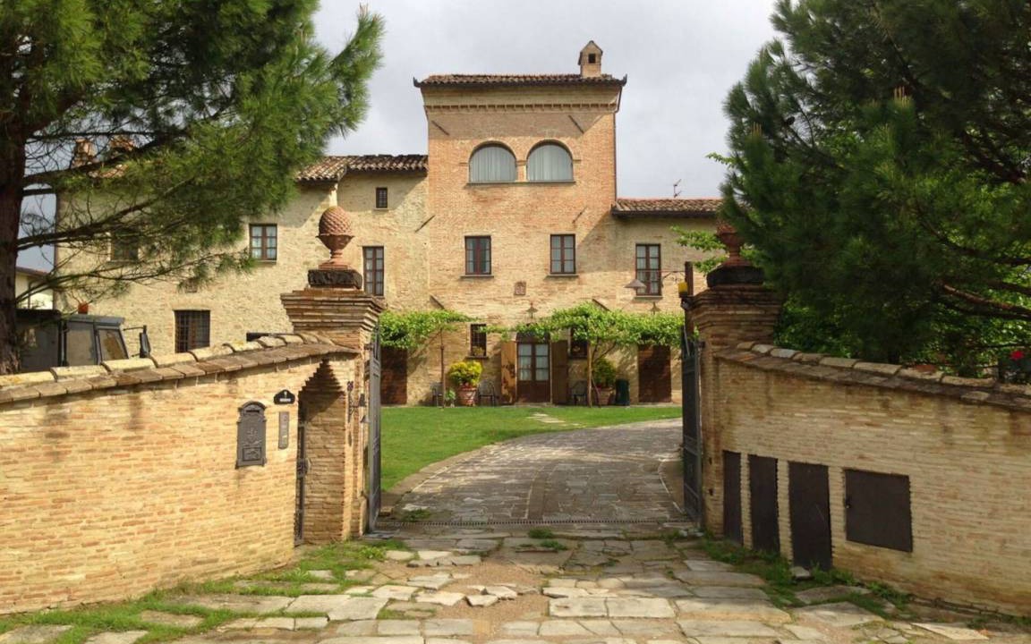 Photo of Buildings in Piosina