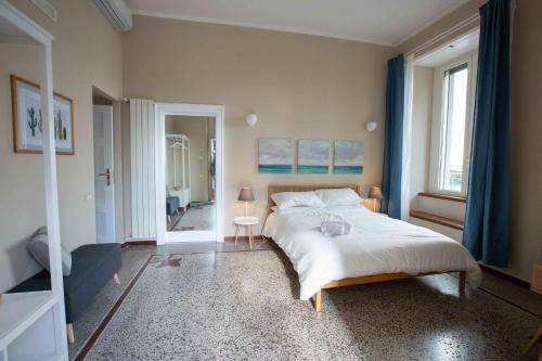 Photo of Bedroom in Mergellina