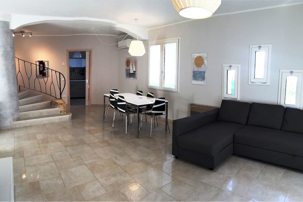 Photo of Livingroom in Case Peschiera-Lu Fraili