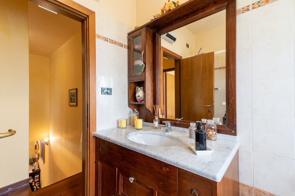 Photo of Bathroom in Puliciano
