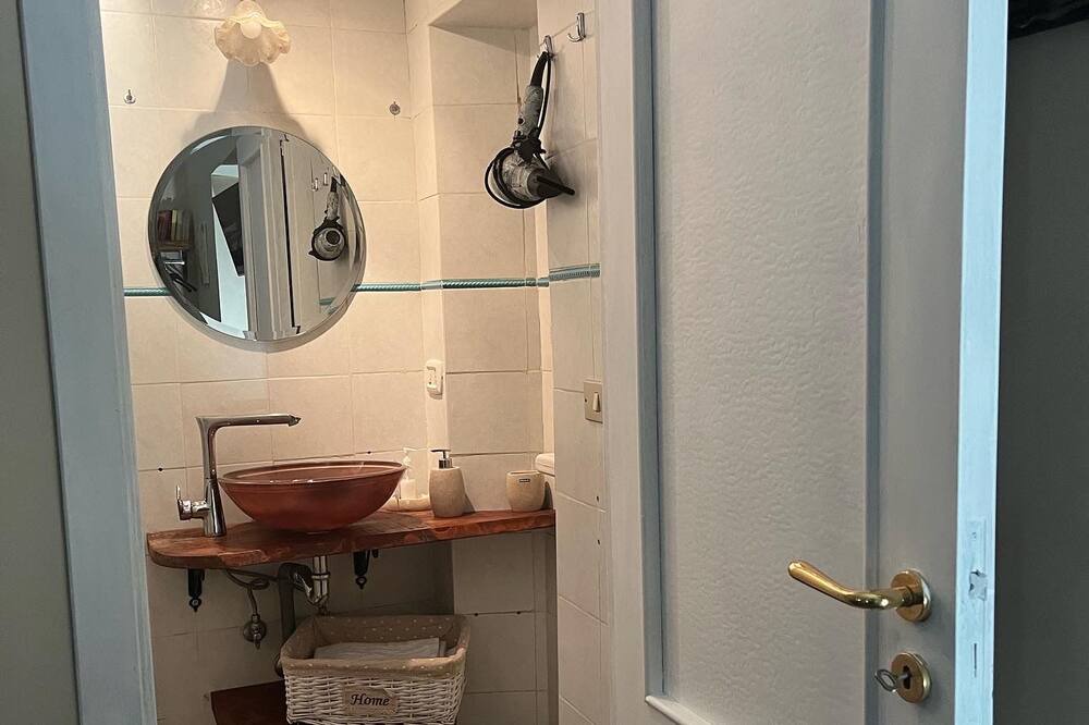 Photo of Bathroom in Mergellina