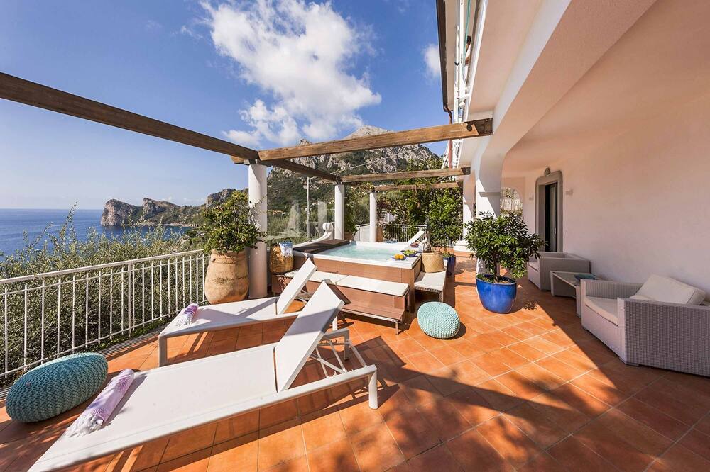Photo of Outdoor in Sirenuse
