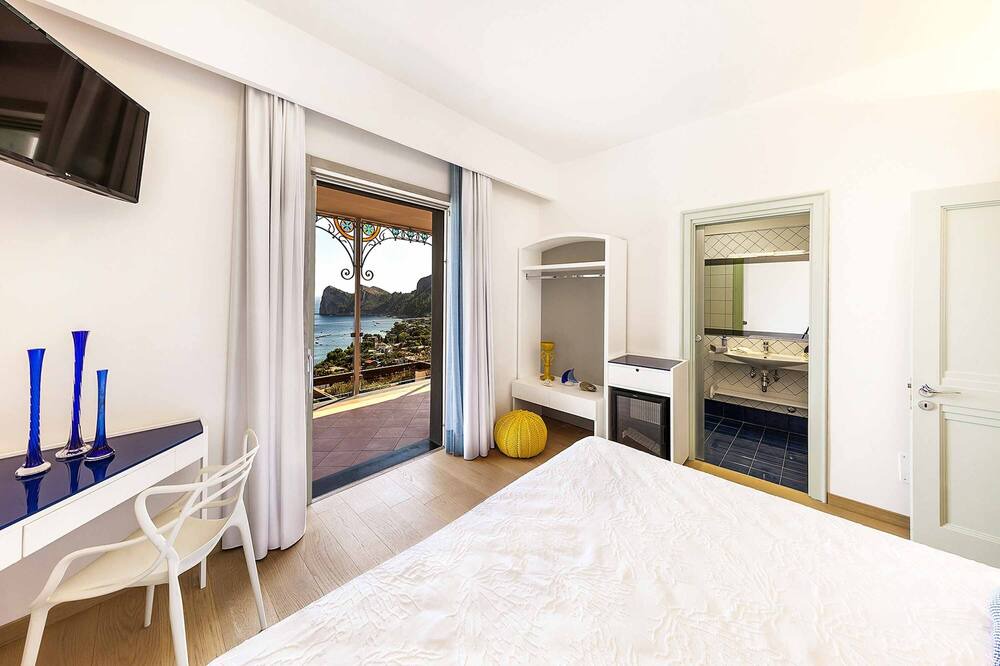 Photo of Bedroom in Sirenuse