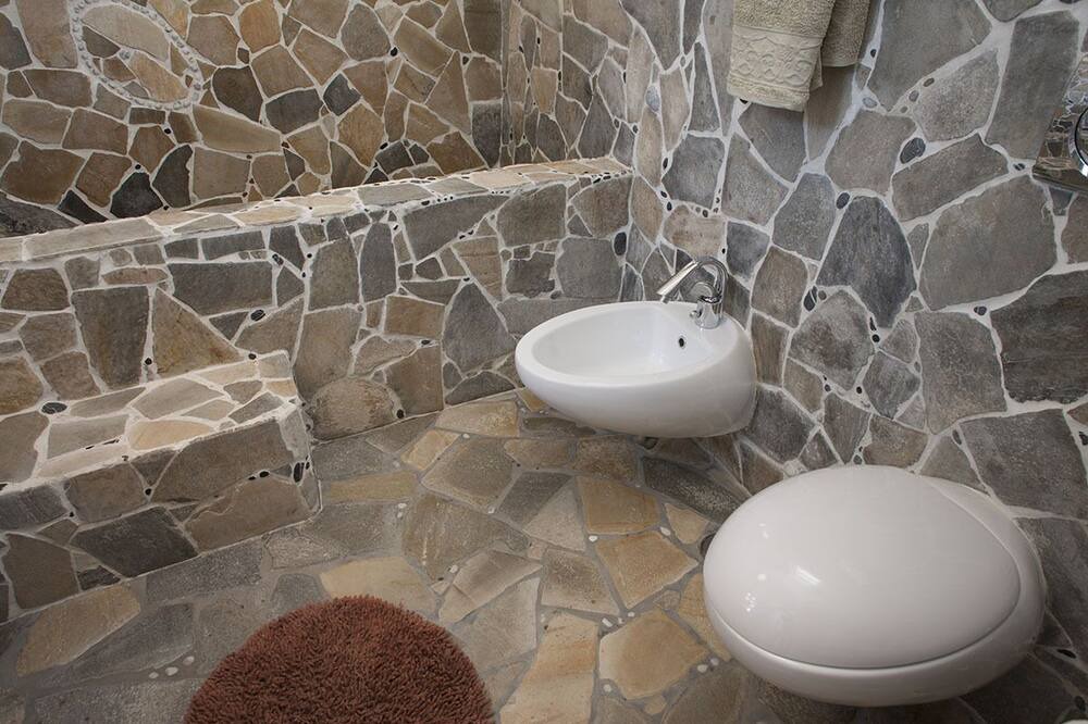 Photo of Bathroom in Aieta