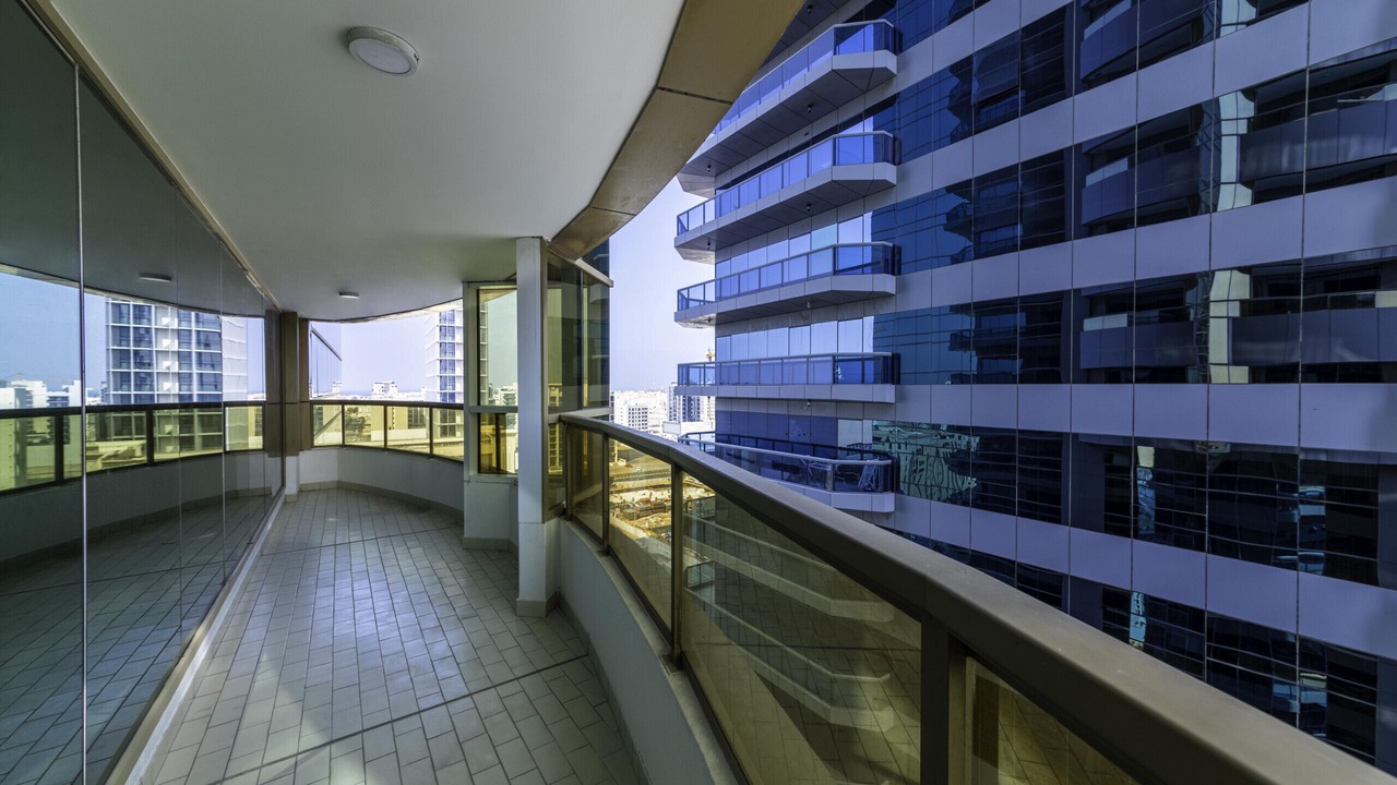 Photo of Outdoor in Trade Center