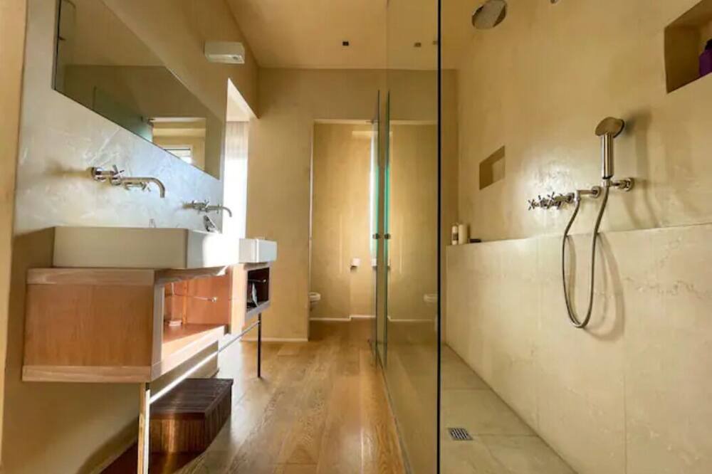 Photo of Bathroom in Gioia