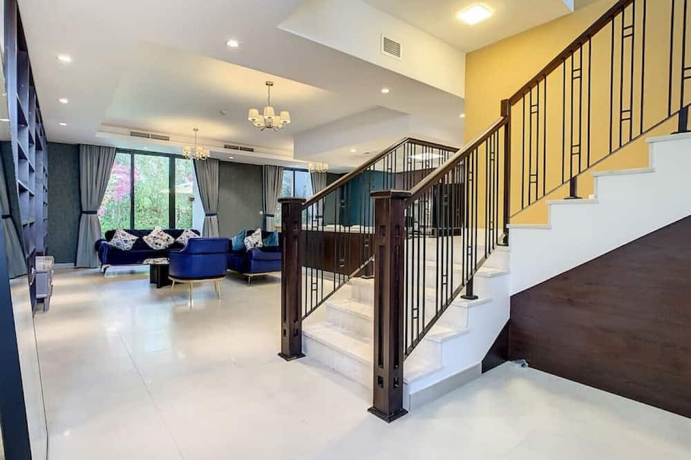 Photo of Livingroom in Motor City