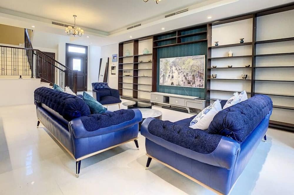 Photo of Livingroom in Motor City