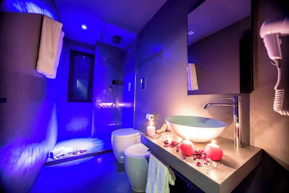 Photo of Bathroom in Giugliano in Campania