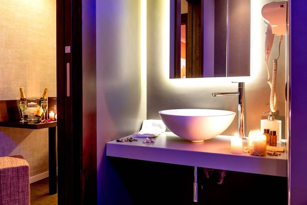 Photo of Bathroom in Giugliano in Campania
