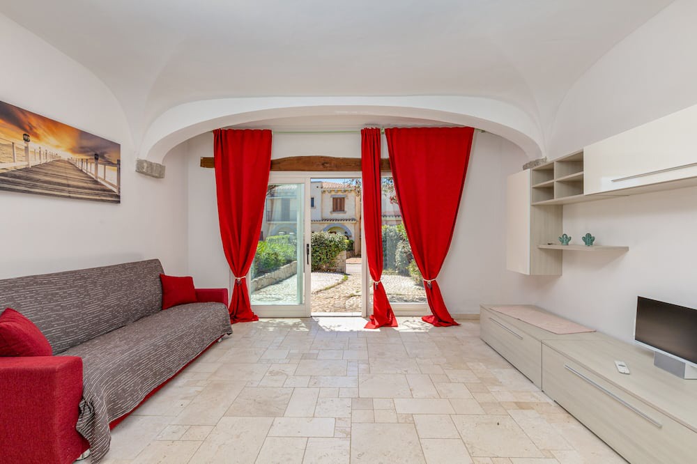 Photo of Livingroom in Case Peschiera-Lu Fraili