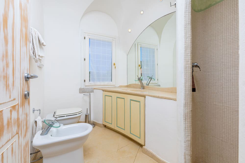 Photo of Bathroom in Case Peschiera-Lu Fraili