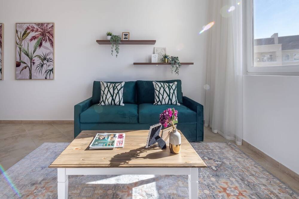 Photo of Livingroom in Motor City