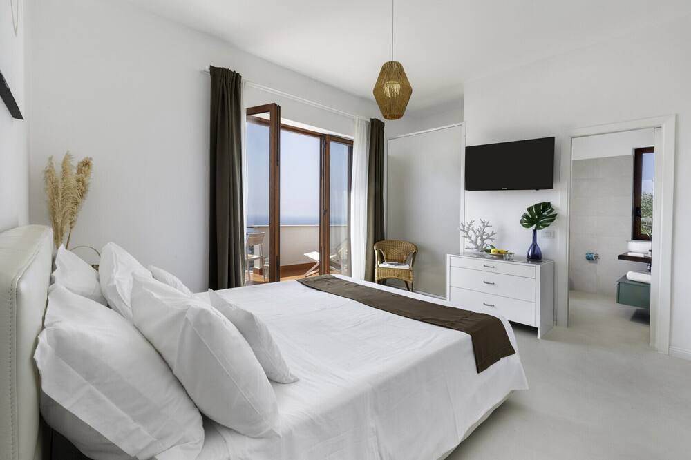 Photo of Bedroom in Sirenuse