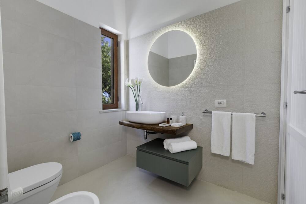 Photo of Bathroom in Sirenuse