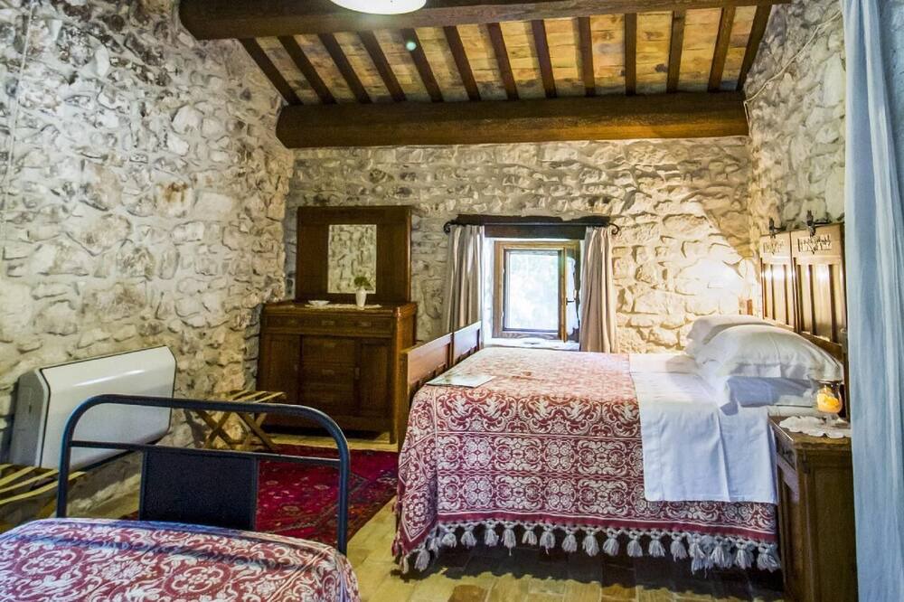 Photo of Bedroom in Abbateggio