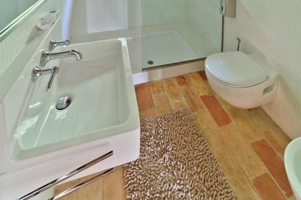 Photo of Bathroom in Abbateggio