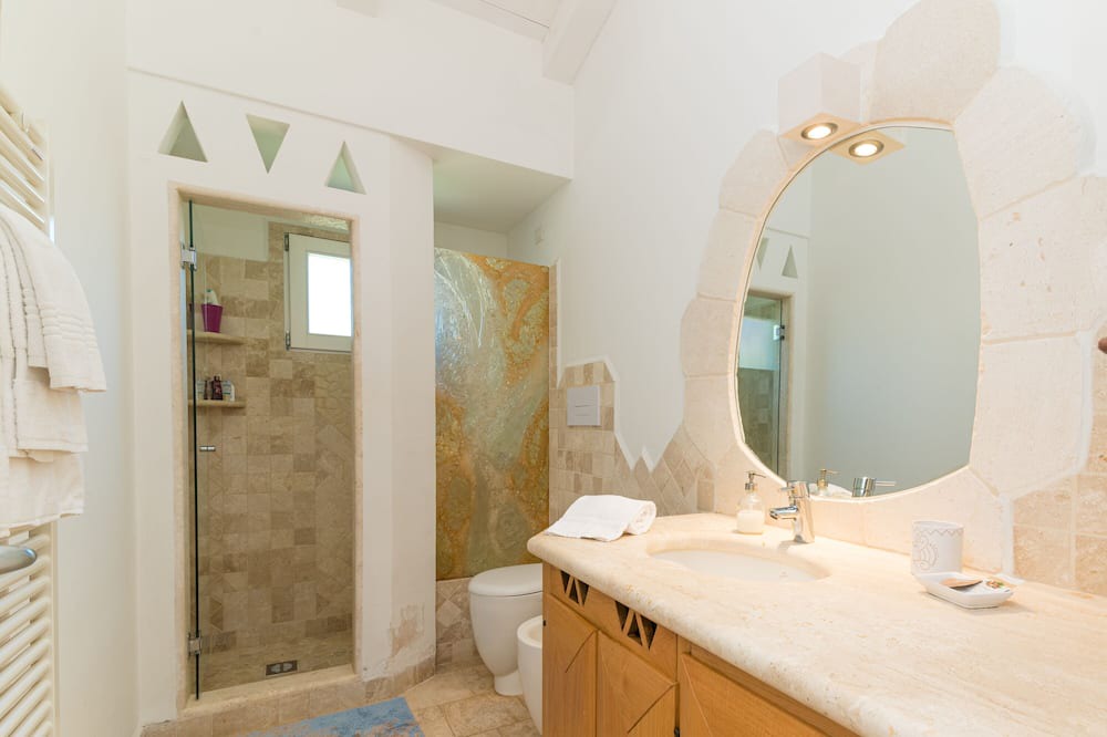 Photo of Bathroom in Case Peschiera-Lu Fraili
