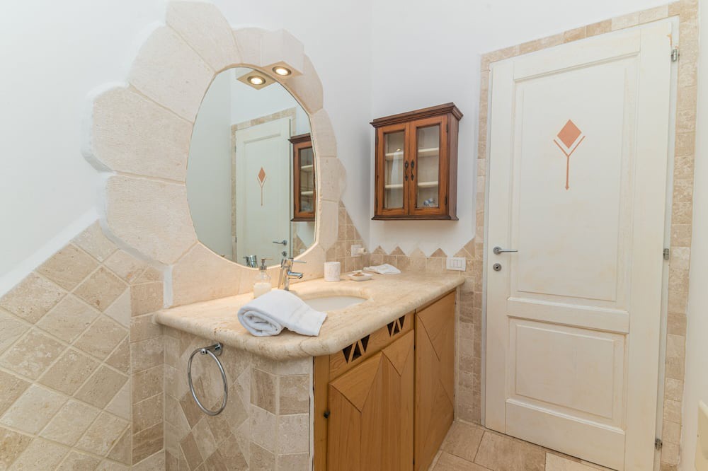 Photo of Bathroom in Case Peschiera-Lu Fraili