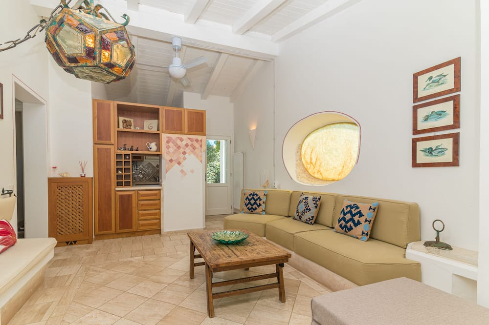 Photo of Livingroom in Case Peschiera-Lu Fraili