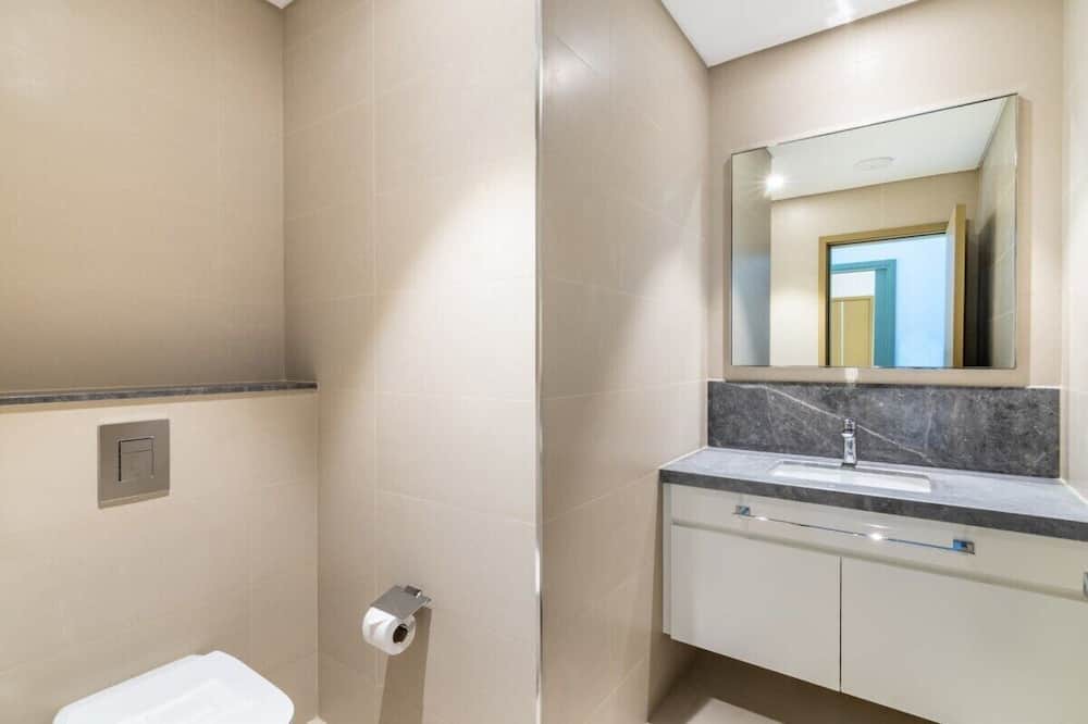 Photo of Bathroom in Za'abeel 2