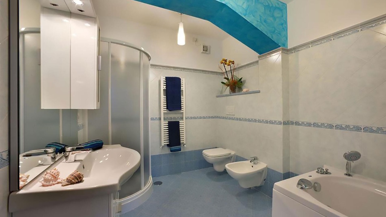 Photo of Bathroom in Sirenuse