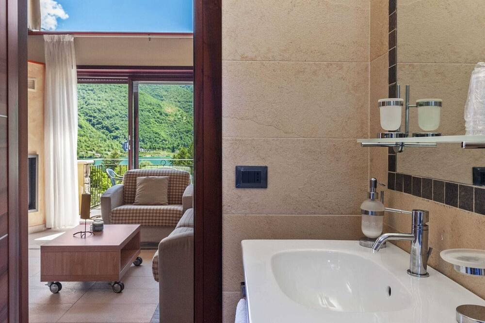 Photo of Bathroom in Villalago