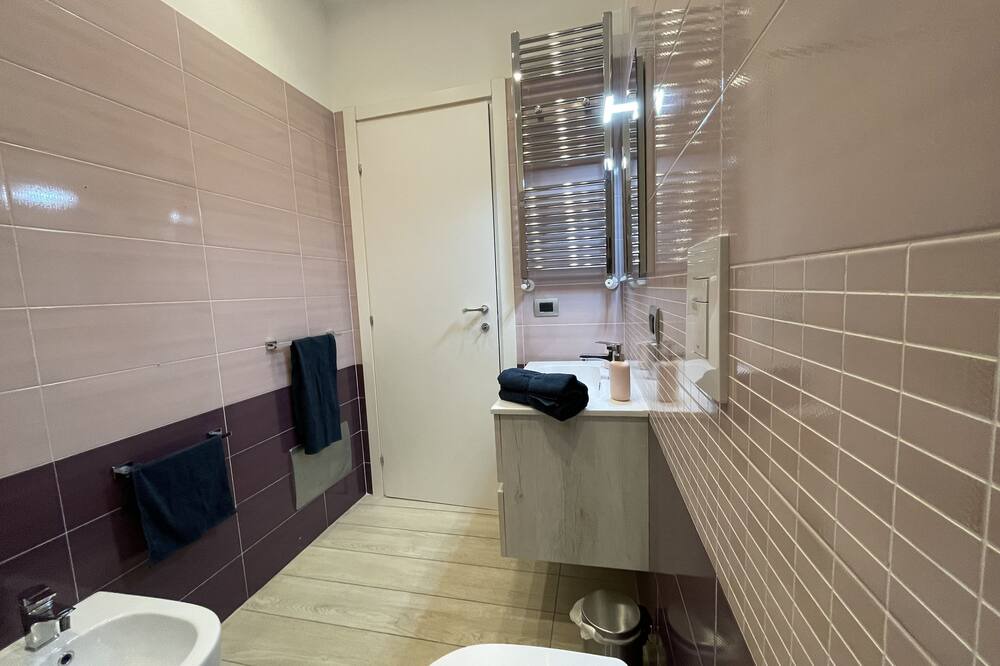 Photo of Bathroom in Naples City Centre